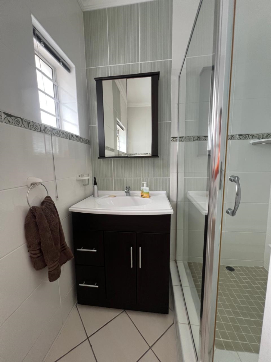 5 Bedroom Property for Sale in Seaview Eastern Cape